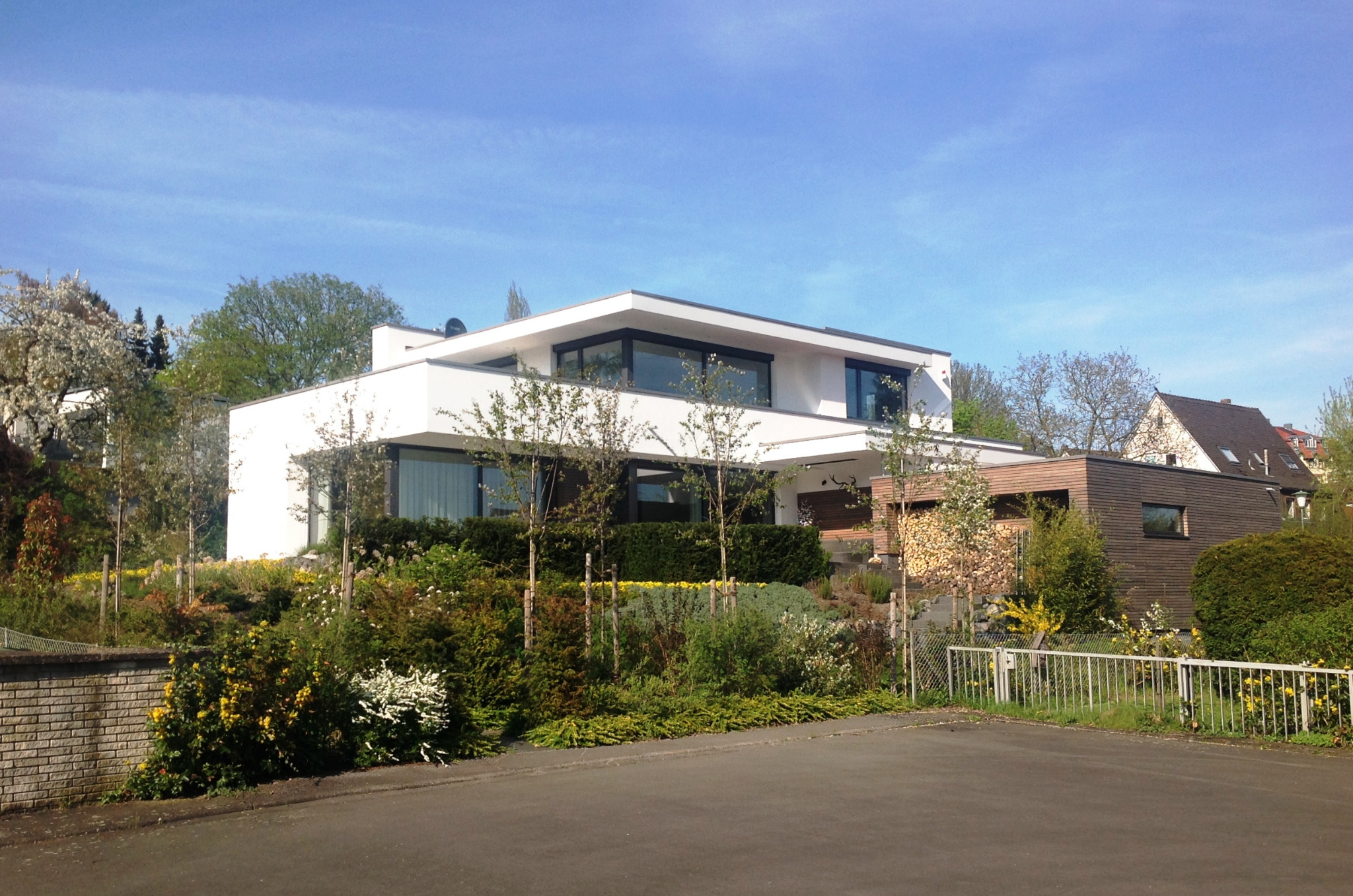 Modernes Einfamilienhaus als Beispiel für private Bauvorhaben
