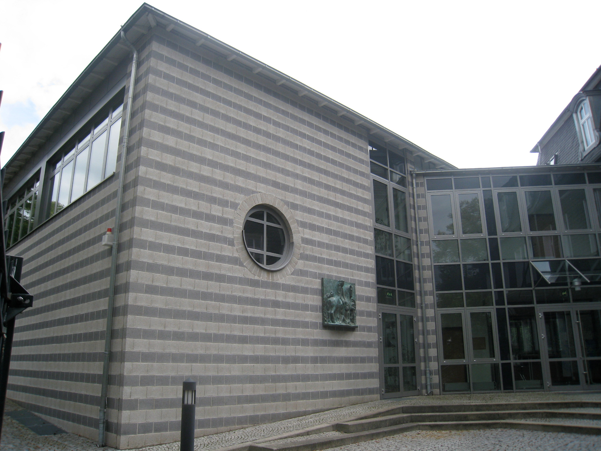 Öffentliches Gebäude als Beispiel für Gesellschafts- und öffentliche Bauten